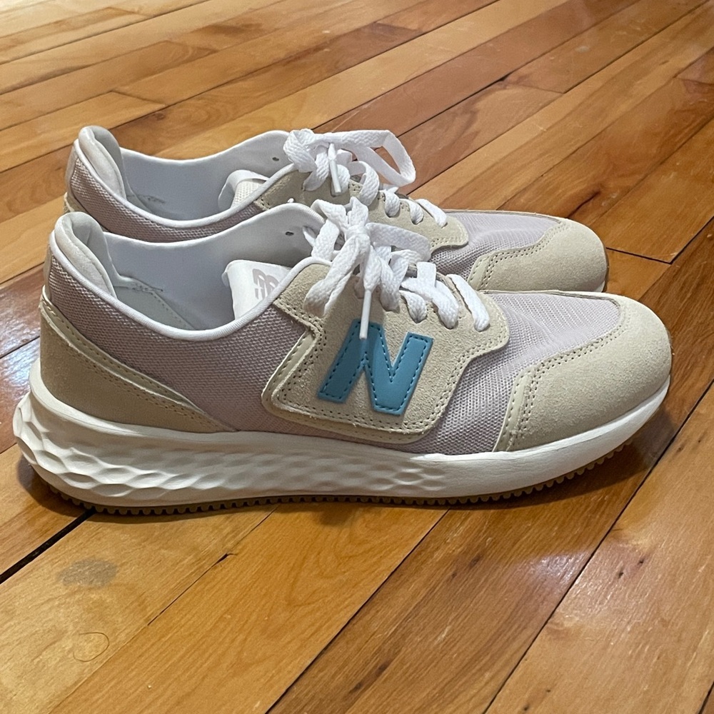 New Balance Women Fresh FoamX70 US 8.5